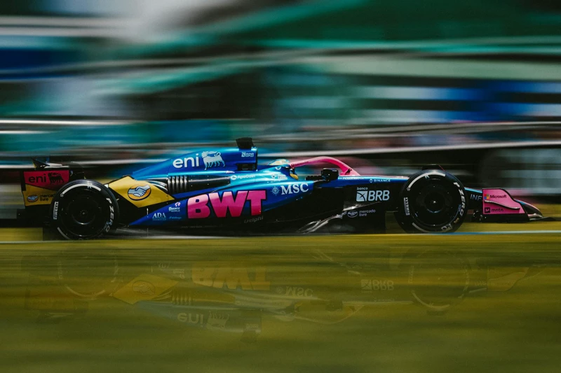 George Russell Santai Hadapi Ketertinggalan dari Kimi Antonelli di Awal F1 2026