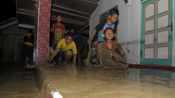 Tanggul Sungai di Poso Jebol, 25 Rumah Warga Terendam Banjir