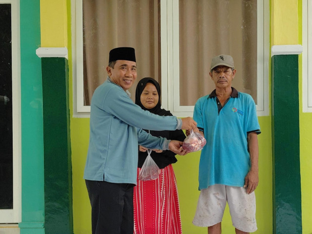 Kemenag Donggala Salurkan 2 Ekor Sapi Kurban BSI untuk Masyarakat Dhuafa di Hari Raya Iduladha 1447 H