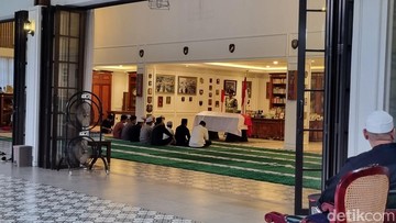 Jenazah Ryamizard Ryacudo Tiba di Cikeas, Pelayat Mulai Berdatangan Sejak Sore