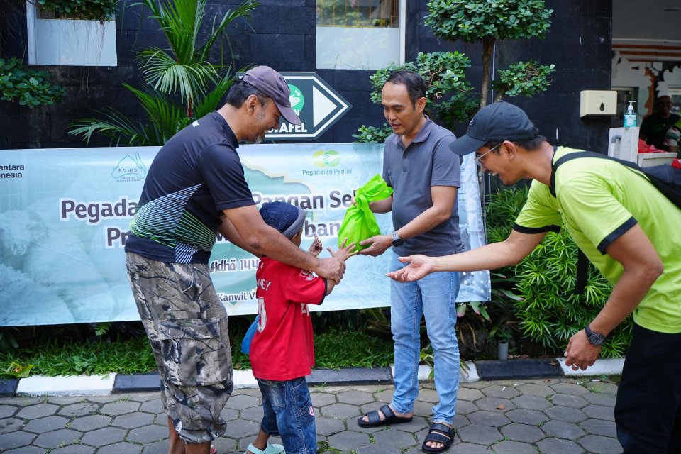 Salurkan 913 Hewan Kurban, Pegadaian Targetkan 4.500 Paket Daging untuk Mustahik