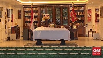 Jenazah Ryamizard Ryacudu Tiba di Rumah Duka Cikeas, Peti Jenazah Dibungkus Bendera Merah Putih