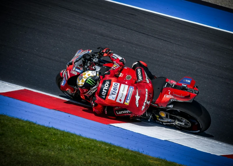Marco Bezzecchi Kunci Kemenangan di Mugello, Kokoh di Puncak Klasemen MotoGP 2026