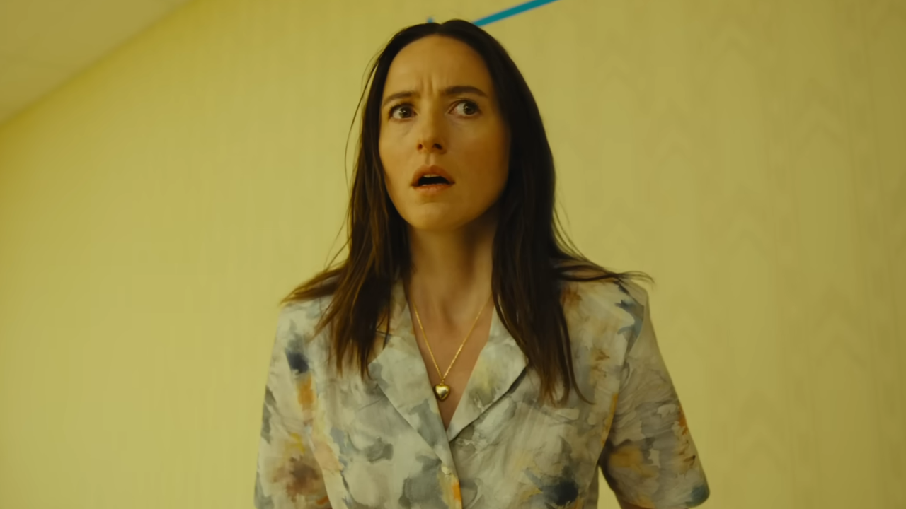 Film Backrooms Garapan Kane Parsons Berhasil Tangkap Esensi Horor Liminal Space Tanpa Kehilangan Misteri