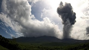 Gunung Lewotobi Laki-laki di Flores Timur Erupsi, Semburkan Abu Vulkanik Setinggi Satu Kilometer