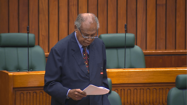 Ketua Komite Parlemen Bipartisan PNG Dr. Marat Serahkan Laporan Konsultasi Publik soal Masa Depan Bougainville