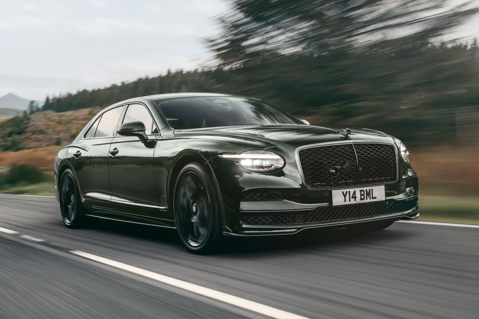 Bentley Flying Spur 2026 Facelift Resmi Meluncur, Lampu Depan Kembar dan Varian S Hybrid 671 HP