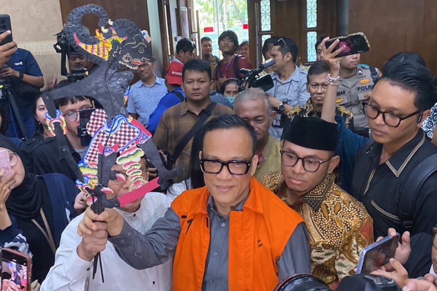 Hakim Vonis Eks Wamenaker Noel 4,5 Tahun Penjara dan Uang Pengganti Rp3,4 Miliar