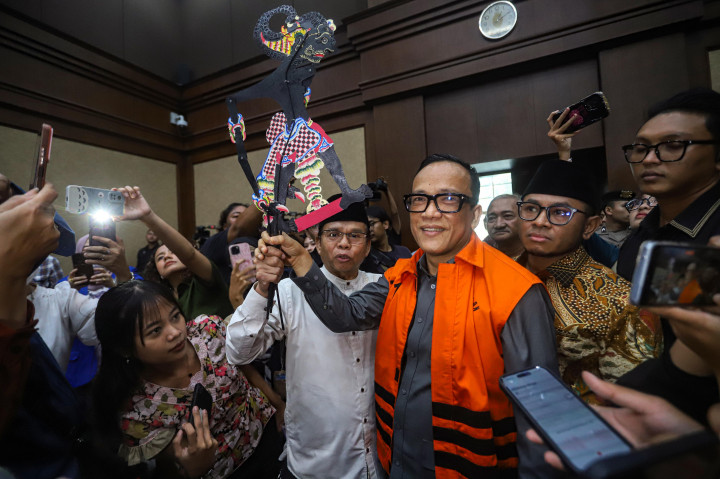 Mantan Wamenaker Immanuel Ebenezer Divonis 4,5 Tahun Penjara, Wajib Bayar Uang Pengganti Rp3,4 Miliar