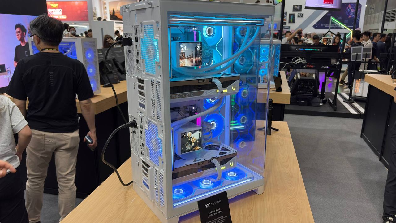 Thermaltake Rilis Casing PC Susun Dua Lantai Capo X, Solusi Buat Streamer dan Gamer yang Butuh Dua Komputer dalam Satu Tower