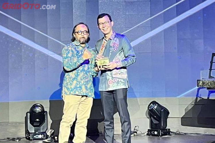 Toyota Veloz Hybrid Raih Car of The Year 2026, Ekosistem Industri Jadi Sorotan