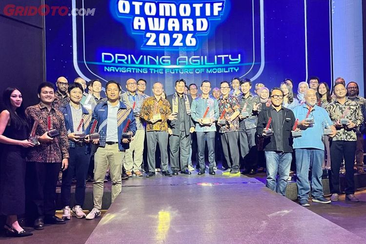 Kawasaki KLE 500 Raih Bike of The Year 2026 di OTOMOTIF Award, Toyota Veloz Hybrid Juara Umum