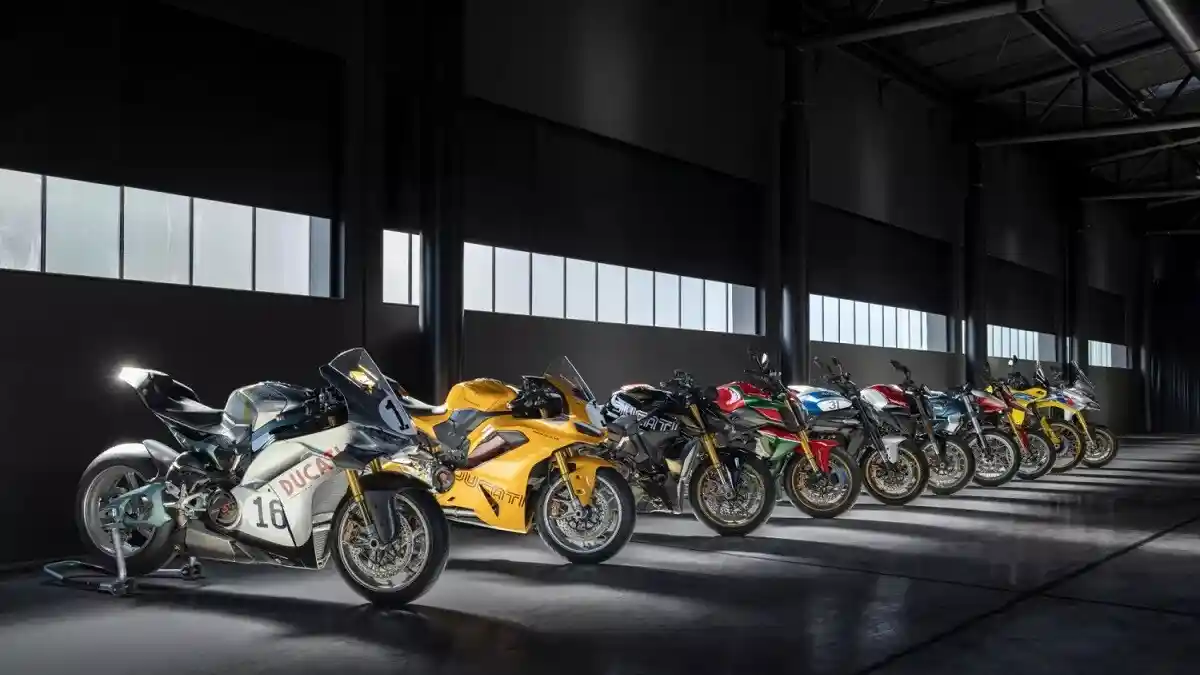 Ducati Collezione 100 Rayakan Satu Abad, 10 Motor Edisi Kolektor Masing-masing Cuma 100 Unit