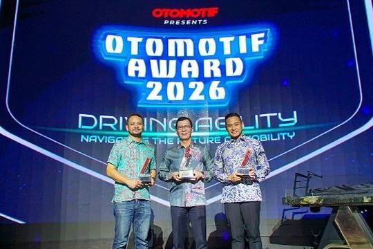 Toyota Veloz Hybrid EV Raih Car of The Year 2026 Otomotif Award, Harga Mulai Rp 303 Juta