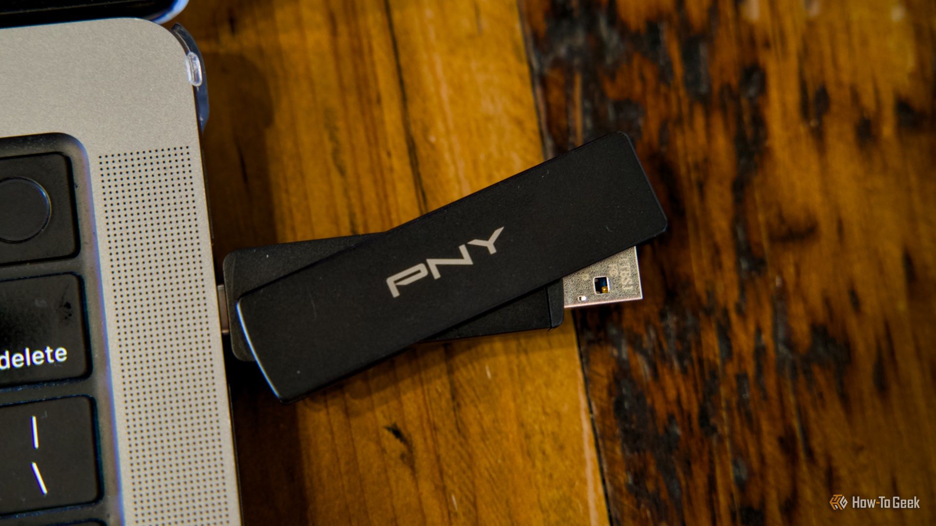 Iomega Zip Drive Hampir Menjadi Solusi Disket 1,44 MB Sebelum USB Flash Drive Membunuhnya