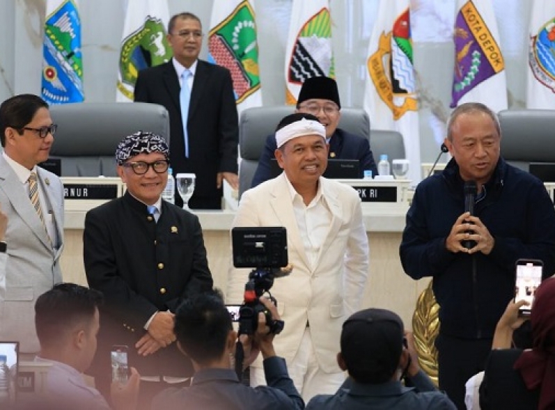 Persib Bandung Terima Bonus Rp1 Miliar dari Gubernur Jabar Dedi Mulyadi, Diserahkan di Gedung DPRD
