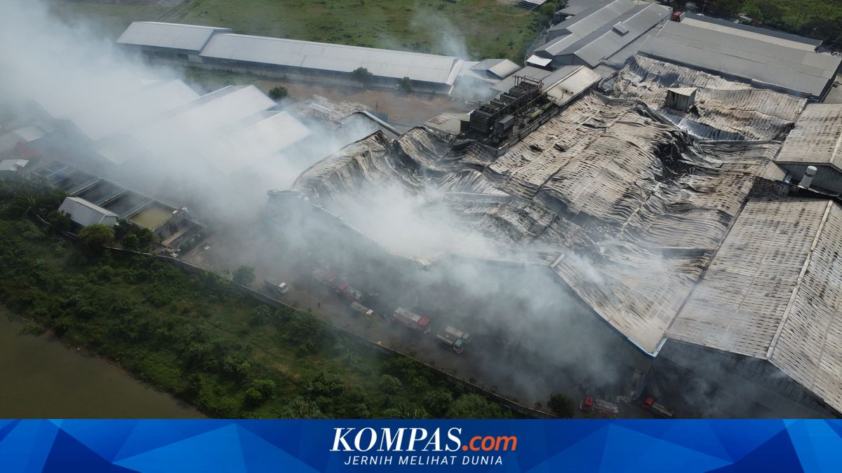 Kebakaran PT Dua Putra Pati Hanguskan 70 Persen Bangunan, Dua Titik Api Masih Bertahan