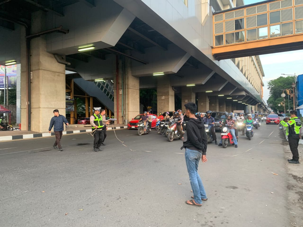 Polisi Ungkap Sopir Fortuner Diduga Salah Injak Gas Saat Kecelakaan Maut di Bawah LRT Cinde, Korban Tewas Jadi Dua Orang