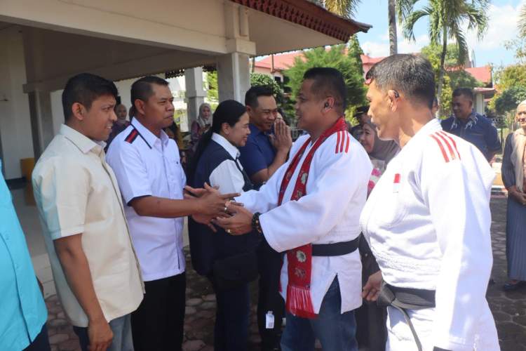 Kapolda dan Wakapolda Bengkulu Ternyata Sesama Atlet Judo, Tradisi Penyambutan di Bandara Jadi Simbol Persaudaraan