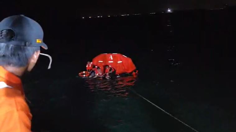 Kapal MV Golden Star 1 Tenggelam di Selat Malaka Bawa 107 Kontainer, 9 ABK Berhasil Dievakuasi ke Batam