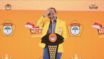 Bahlil Geleng-Geleng Kepala saat Lagu "Mas Bahlil Ganteng" Diputar di Mubes Kosgoro