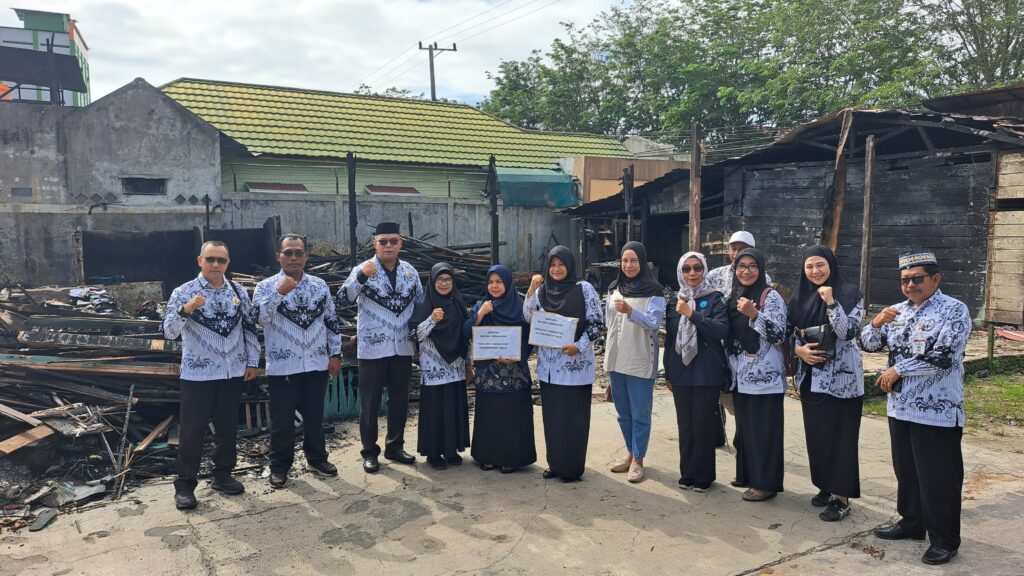 PGRI dan Disdik Kotim Salurkan Bantuan ke Guru Korban Kebakaran, Donasi Terus Digalang