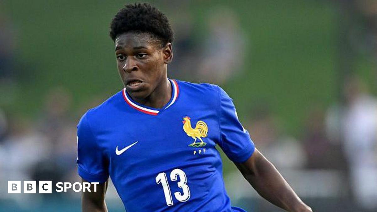 Arsenal Incar Bek Muda PSG Emmanuel Mbemba, Siapkan Skema Pinjaman hingga 2027