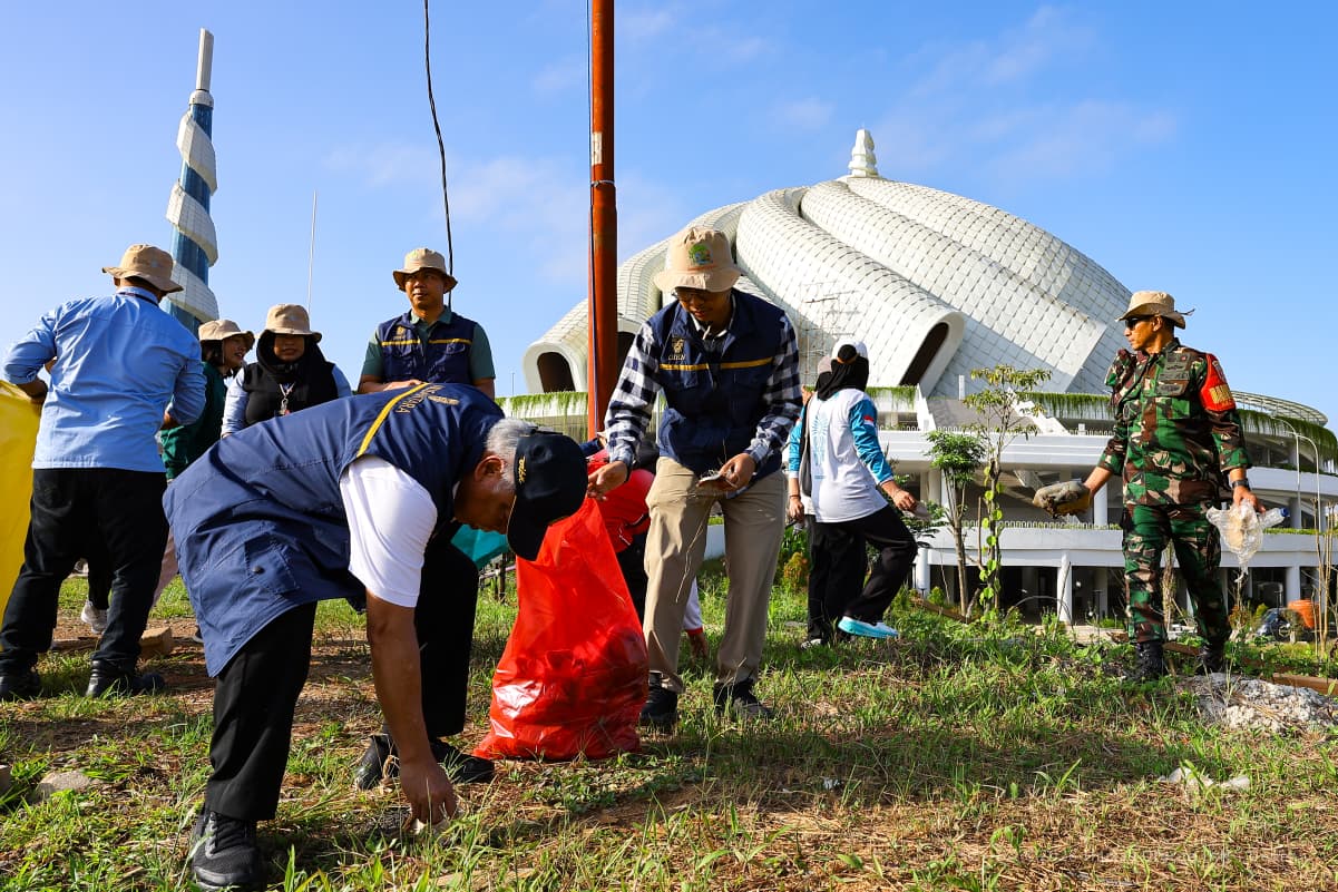 300 Green Warrior Kumpulkan 330 Kg Sampah di Masjid Negara IKN, Dukung Gerakan Indonesia ASRI