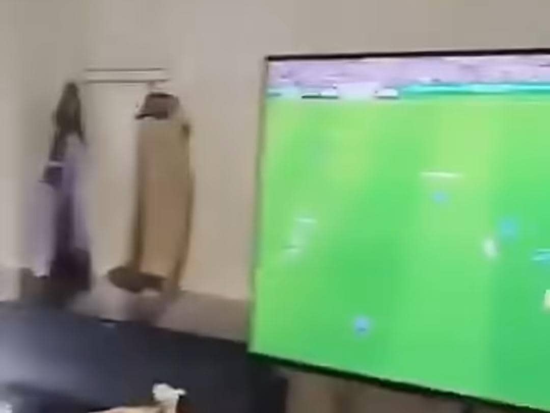 Sekcam Mauk Tangerang Terpergok Main PlayStation di Ruang Kerja Saat Jam Pelayanan, Videonya Viral