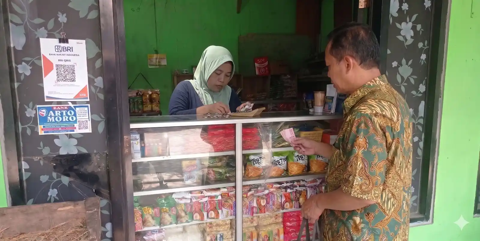 Dari Warung Kecil ke Pusat Belanja Warga: PNM Mekaar BRI Group Bantu Niken Naikkan Omzet Sembako