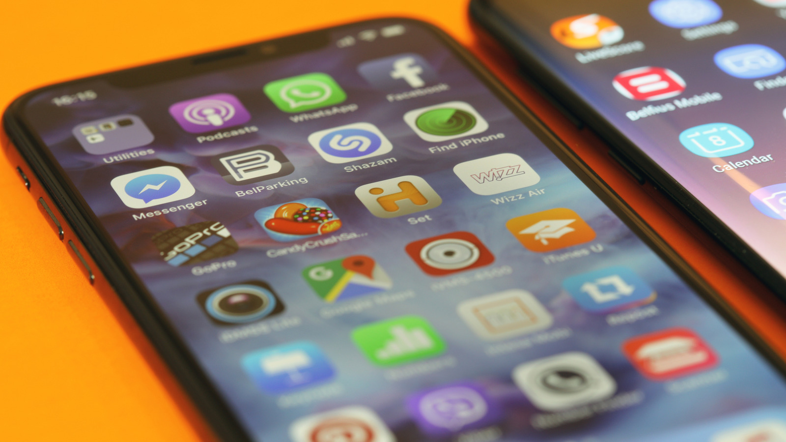 Uji Ketahanan Kaca Ponsel: Ceramic Shield Apple vs Gorilla Glass Corning, Mana yang Lebih Tangguh?