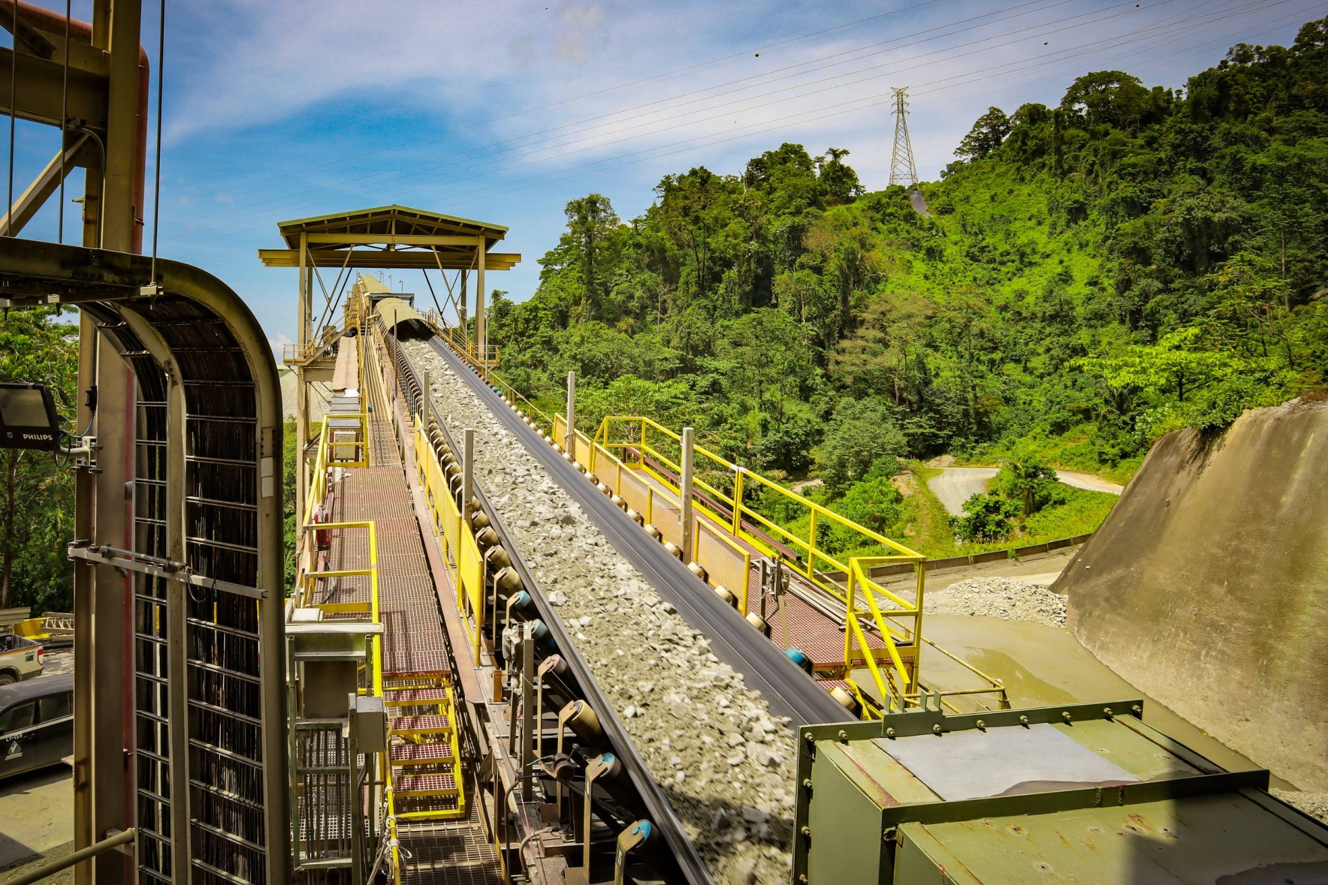 Cegah Gangguan Produksi, Tambang Batu Hijau Pakai Laser 3D untuk Awasi 100.000 Ton Bijih per Hari