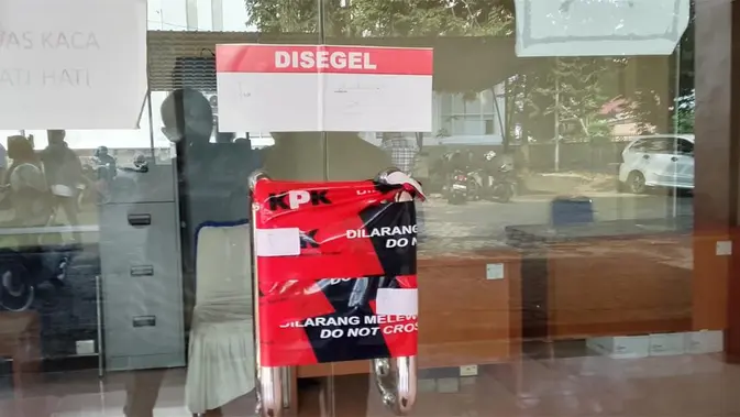 KPK Segel Ruang Kerja Bupati Muara Enim Edison Usai OTT, 10 Orang Diamankan