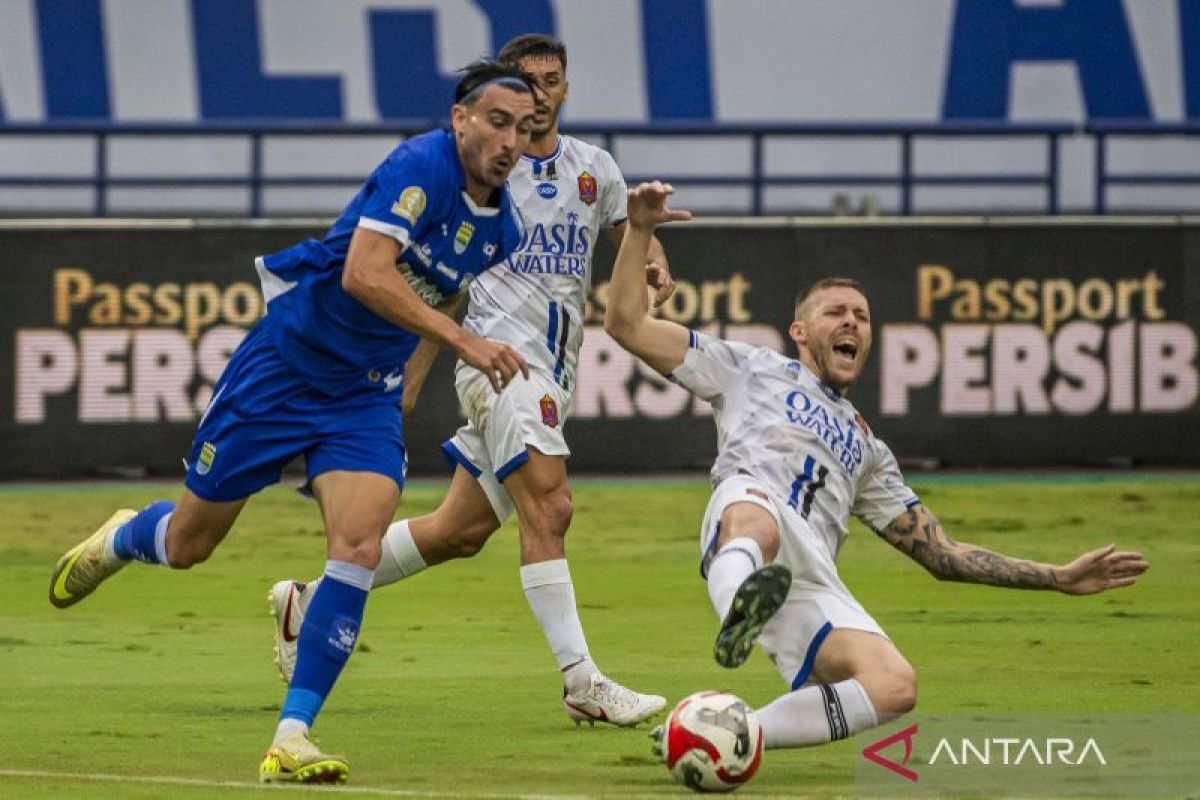 Persib Bandung Berburu Pemain Baru untuk Arungi Empat Kompetisi Musim Depan