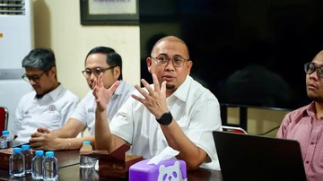 Andre Rosiade Pimpin Rapat Penyatuan Visi Semen Padang FC, Target Promosi ke Liga 1 dan Bebas Sanksi FIFA
