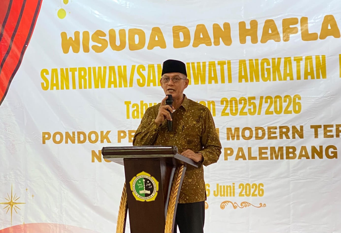 Wakil Ketua PGRI Sumsel Merki Bakri Apresiasi Sistem Pendidikan Ponpes Nurul Qomar Palembang Usai Hadiri Wisuda Santri