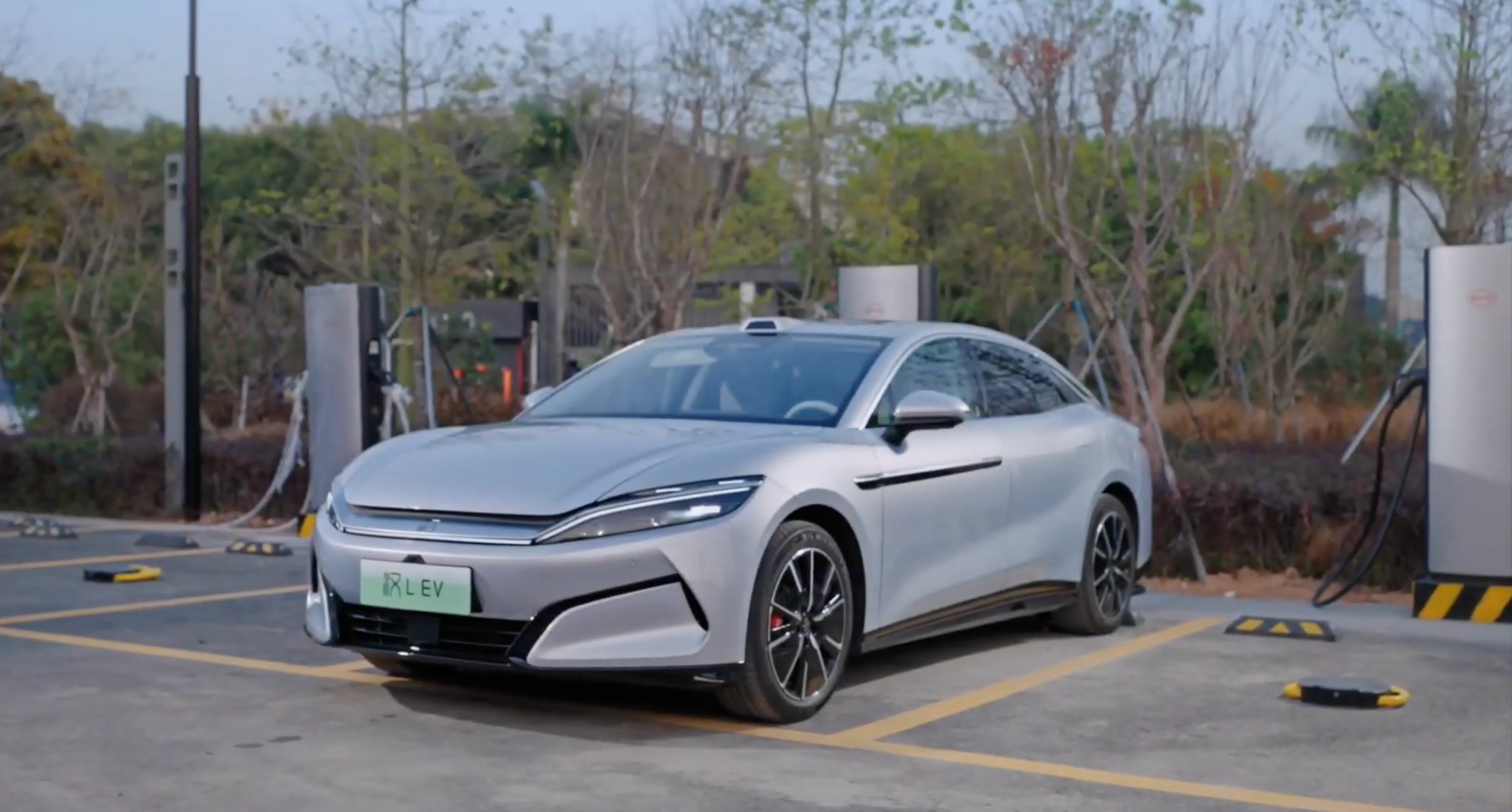 RUU Baru di AS Siap Larang Mobil China Masuk dari Kanada dan Meksiko, Termasuk untuk Wisata Sehari