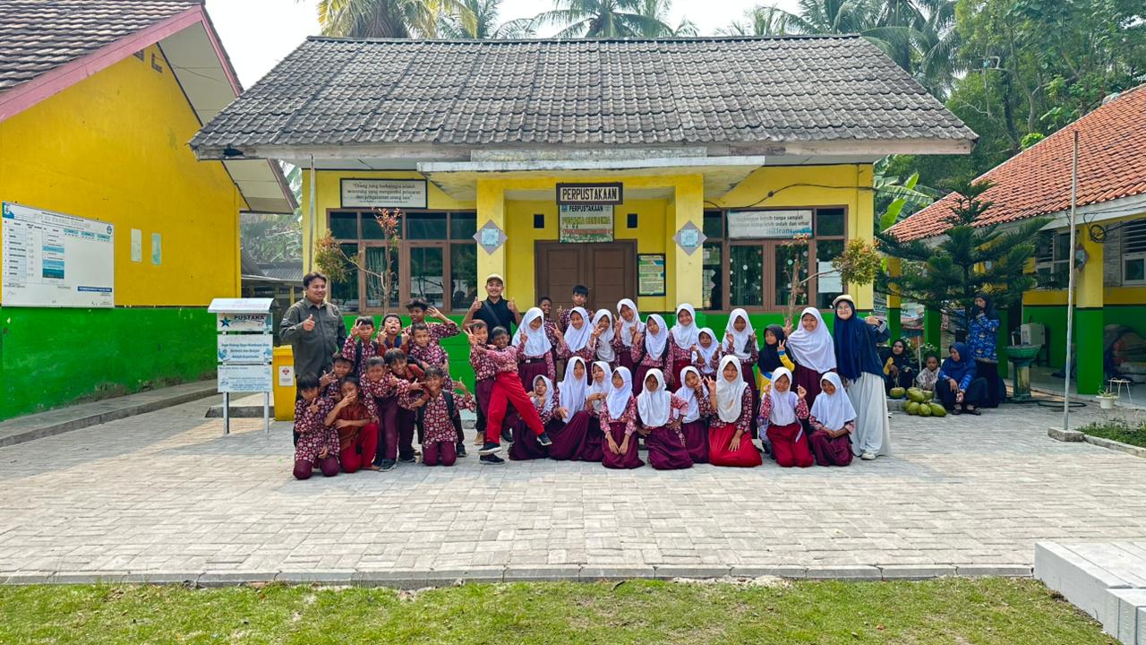 Halaman Sekolah di Pulau Kini Mulus Pakai Paving dari Limbah Batu Bara, PLN Biayai 12.800 Blok