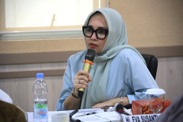 Senator Sumsel Eva Susanti Bawa Kelangkaan Solar ke RDP DPD-Pertamina, Antrean Panjang Picu Konflik Hingga Tewasnya Sopir Truk di Palembang