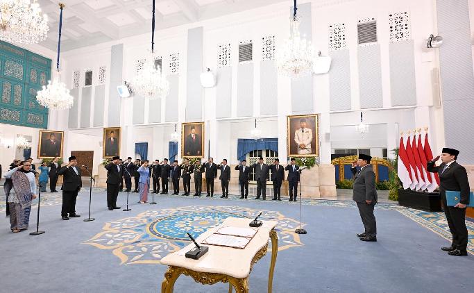Panglima TNI Hadir di Pelantikan Kepala BGN dan Penasihat Khusus Presiden Bidang Buruh