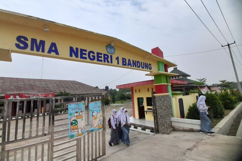 Dindikbud Banten Respons Cepat Kendala Titik Koordinat di Hari Pertama SPMB, Sediakan Posko dan Siaran Langsung TikTok