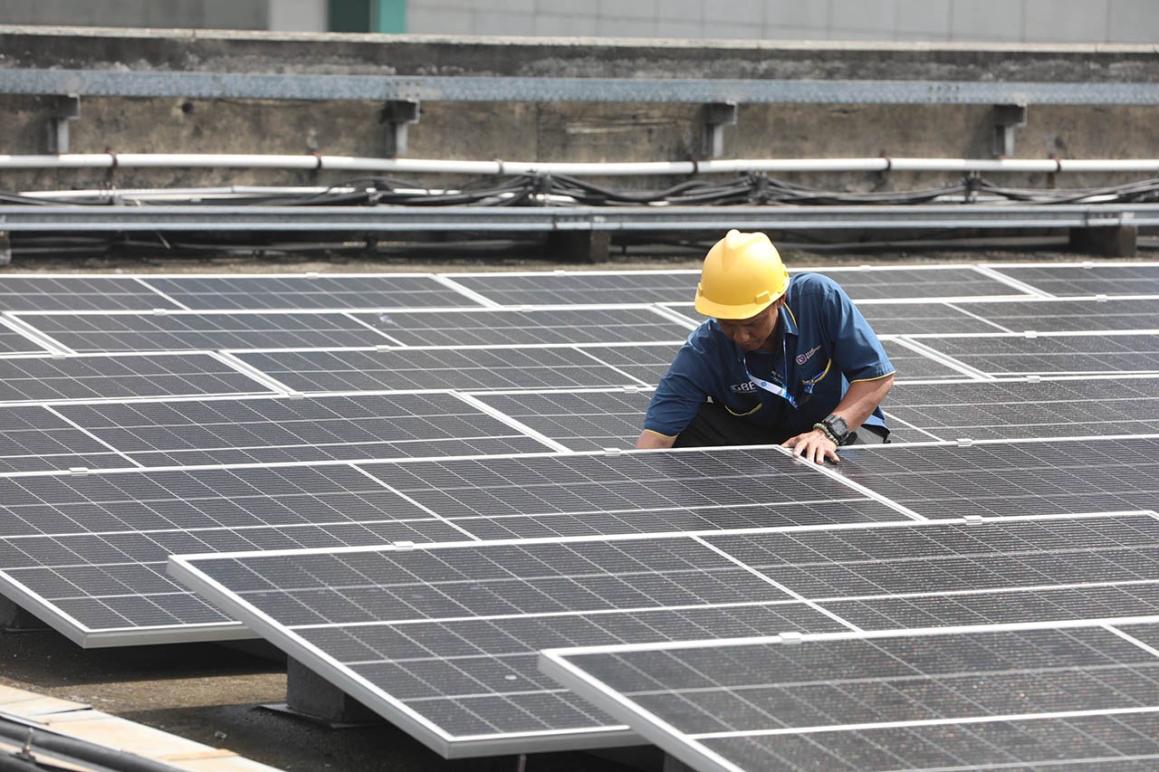 Perusahaan China Mulai Garap Proyek Penyimpanan Listrik PLTS 100 GW Milik Pemerintah