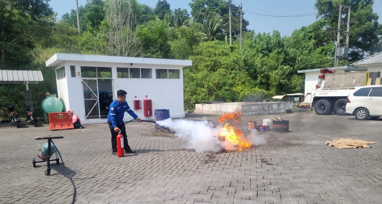 Simulasi Pemadam Kebakaran Digelar Pengelola Tol Bakter, Karyawan Divisi Lalu Lintas Jadi Peserta