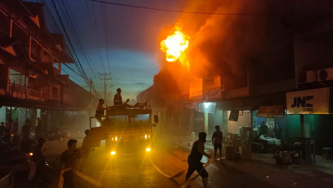 Polisi Selidiki Api yang Hanguskan 18 Ruko dan Rumah di Pasar Pagi Sungai Pinyuh, Kerugian Capai Miliaran