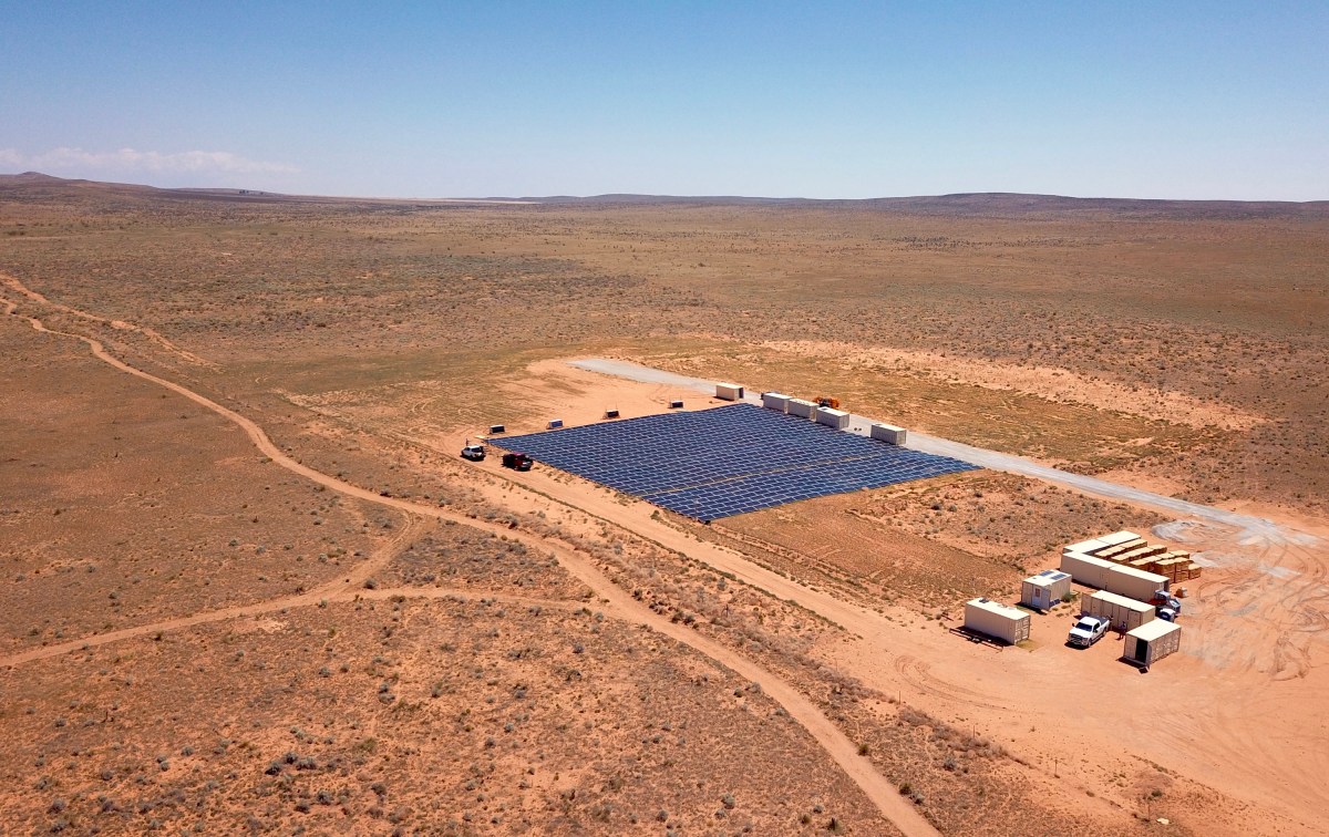 Dua Eks SpaceX Bangun Pembangkit Listrik Tenaga Surya dan Baterai untuk Memenuhi Haus Energi AI