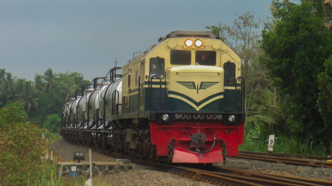 KAI Angkut 1 Juta Ton BBM Lewat Kereta Api dalam Lima Bulan, Dukung Ketahanan Energi Nasional