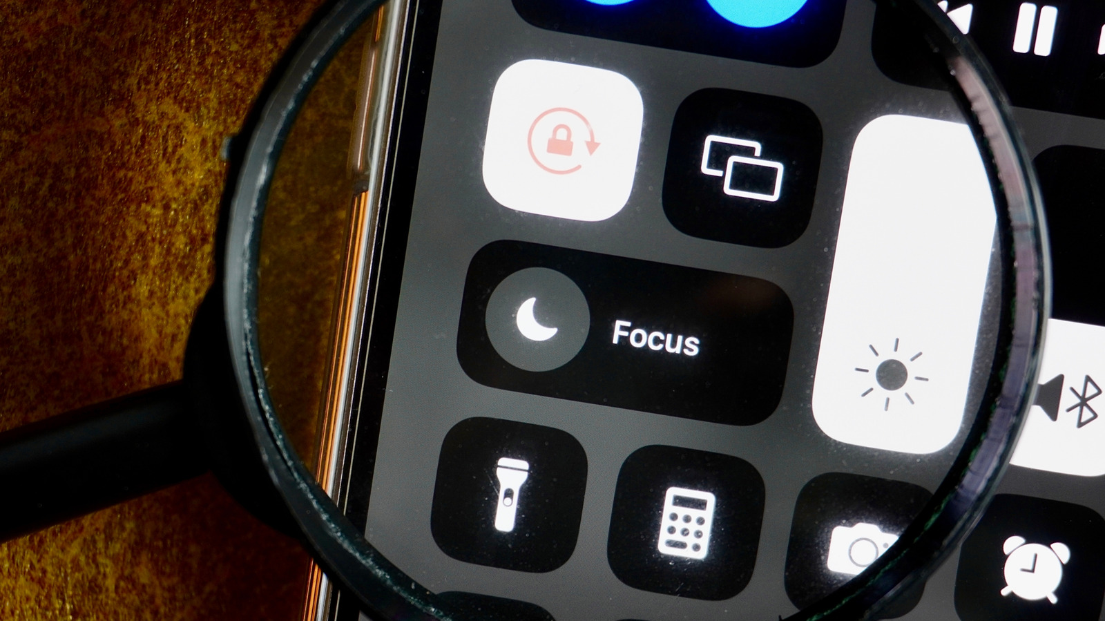 Simbol Bulan Sabit di Layar iPhone Bukan Hiasan, Ini Fungsi Mode Tidur yang Jarang Disadari