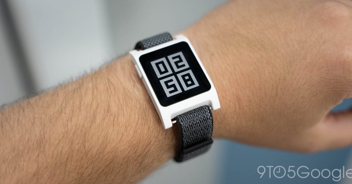 Modifikasi Pebble dan Fitbit Air dalam Satu Tali Jam, Ide Kreatif atau Sekadar Iseng?