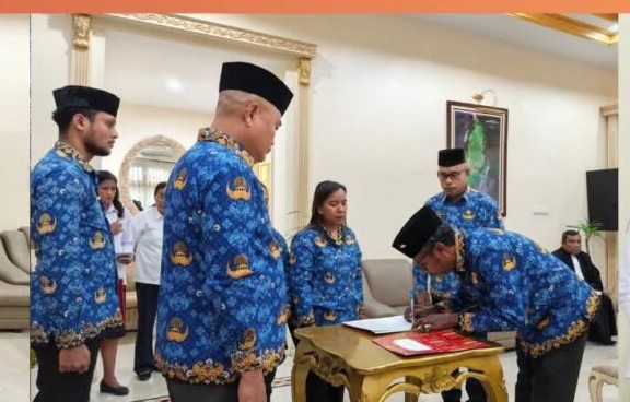 Bupati Kepulauan Aru Timotius Kaidel Lantik Adolof Pokar sebagai Kepala BPKD, Mantan Kadisdikbud Dijagokan Urus Keuangan Daerah