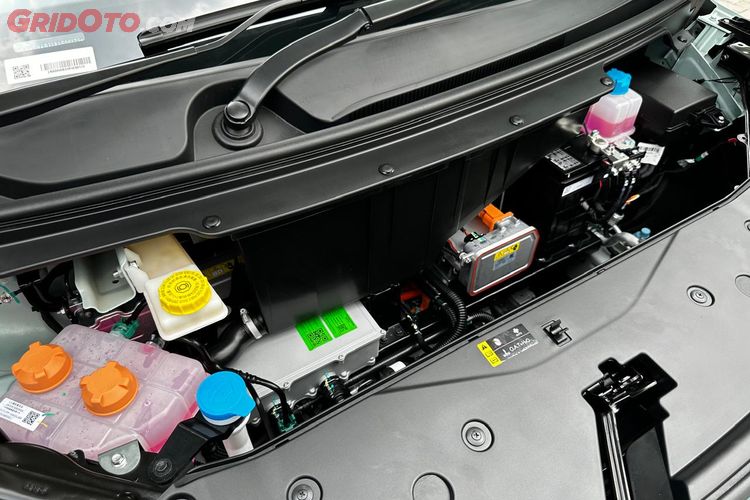 Cara Cek Baterai Mobil Listrik Bekas Pernah Dibongkar atau Tidak, Perhatikan Baut di Kolong